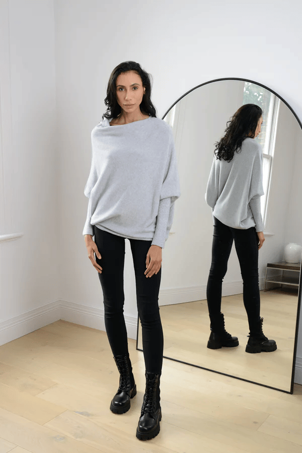 Jane™ - Asymmetrisch drapierter Pullover