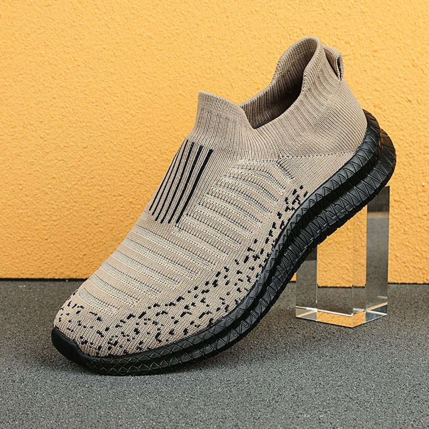 Donna – khakigrau-schwarz gestrickte, atmungsaktive Sneaker