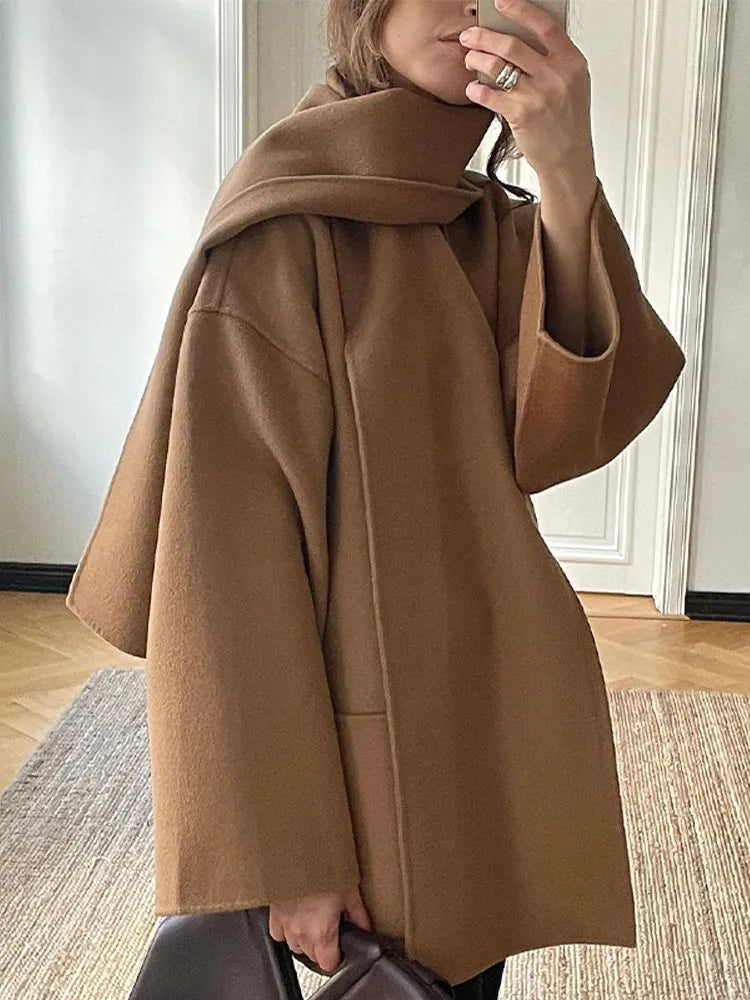 Sharon - Klassischer Herbst Camel Mantel mit Schal für Damen