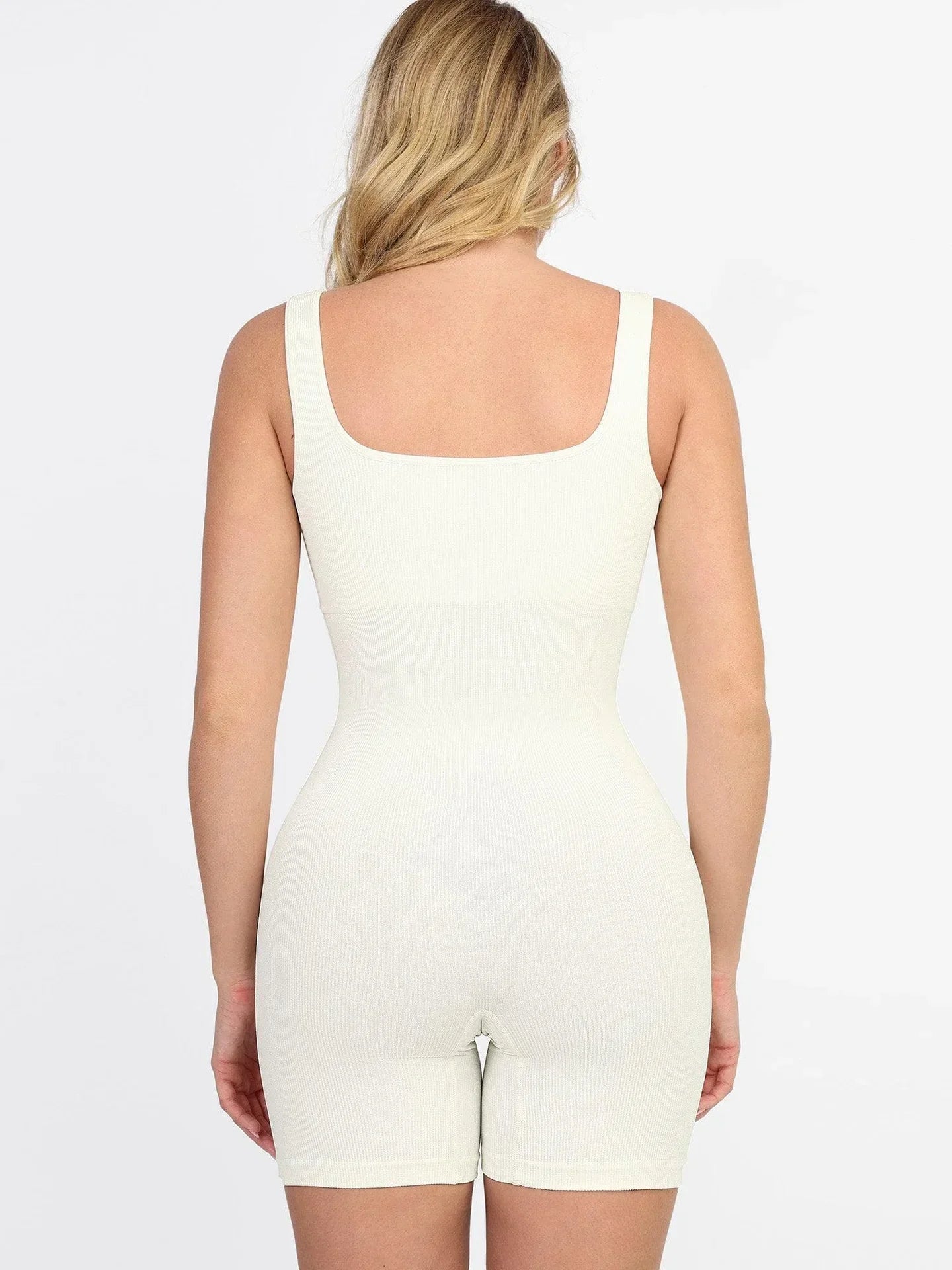 Aizyl's Eingebautes Shapewear-Romper